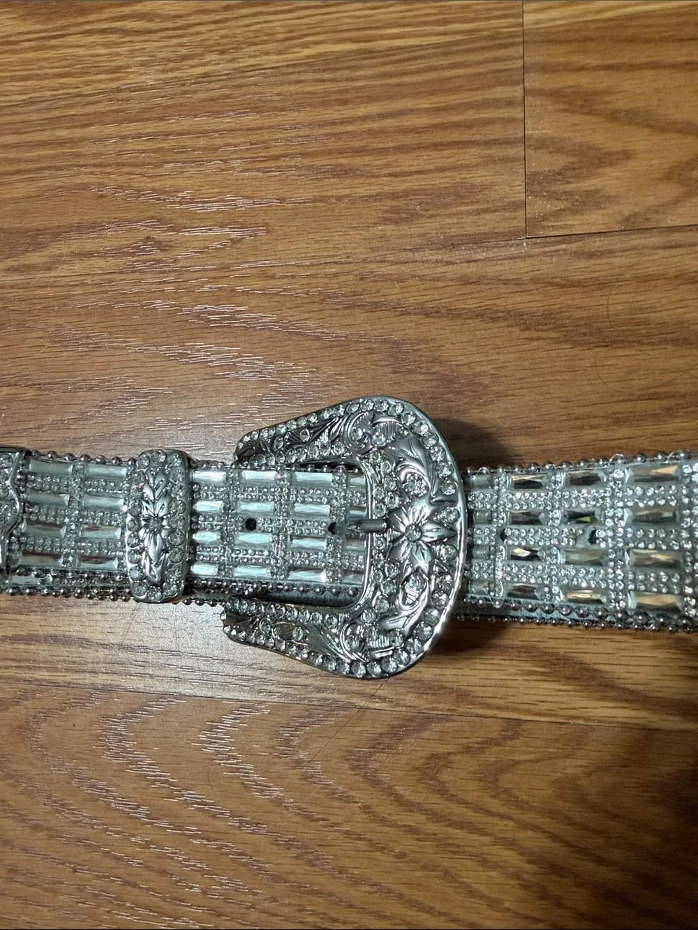 Buckle Women's 100% Genuine Leather Silver Rhinestone Embellished Metallic Belt